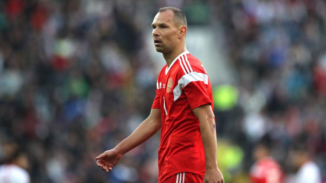 Российский футболист Сергей Игнашевич во время товарищеского матча Россия - Турция, 6 июня 2018