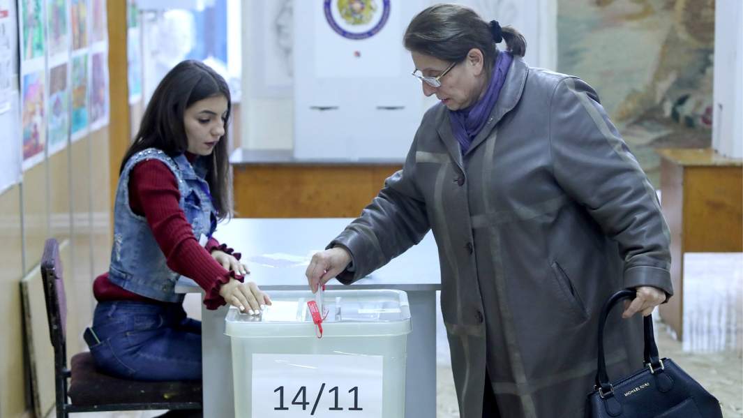Во время голосования на внеочередных выборах в Национальное собрание Армении в одном из избирательных участков
