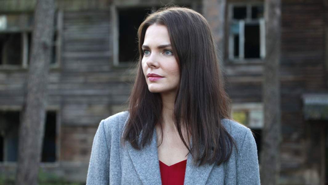 Елизавета Боярская в роли Анны Воронцовой в сериале «Ворона»