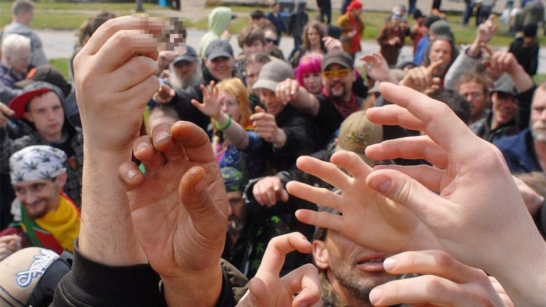 Марш сторонников легализации в Канаде