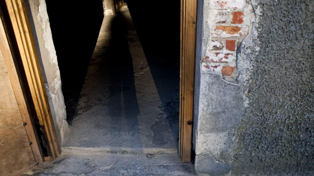 Вход в одну из газовых камер лагеря Освенцим