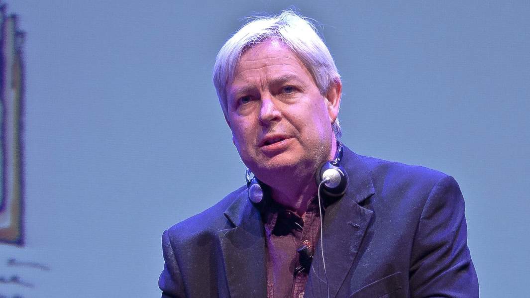 Джонатан Коу — британский писатель, получивший широкую известность