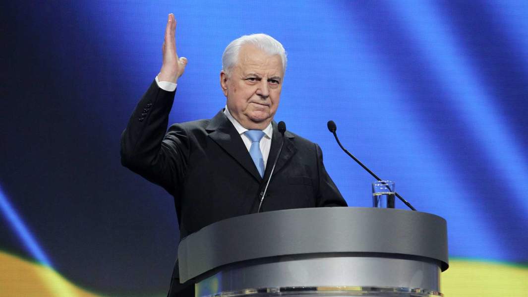 Первый президент Украины Леонид Кравчук выступает на торжественном съезде партии «Батькивщина»