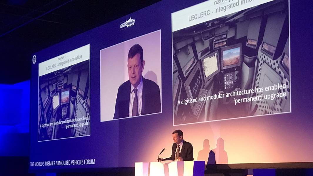 Майк Дакворт, вице-президент по региональным продажам (экспорту) в компании Nexter рассказывает о перспективах модернизации ОБТ «Леклерк» на конференции IAV 2019