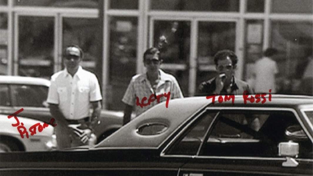 Джозеф Пистоне (Донни Браско) на фотографии наружного наблюдения ФБР 