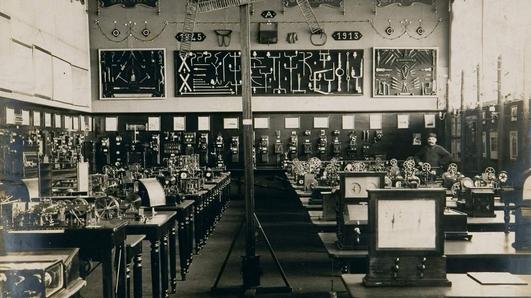 Зал телеграфной и телефонной связи дворца