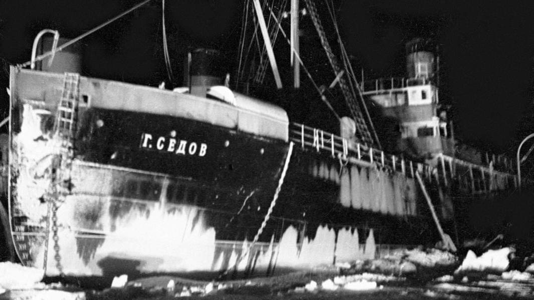 Легендарный ледокол "Георгий Седов" в Гренландском море