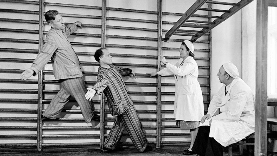 Лечебная гимнастика в Центральном Институте курортологии. Москва, 1951 год