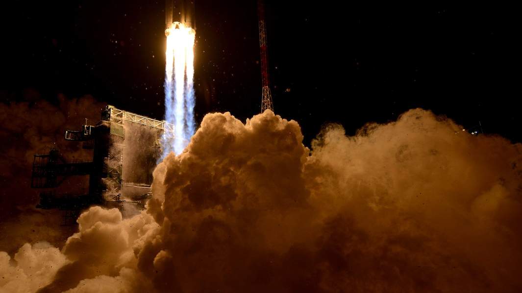 Ракета-носитель тяжелого класса "Ангара-А5" во время запуска