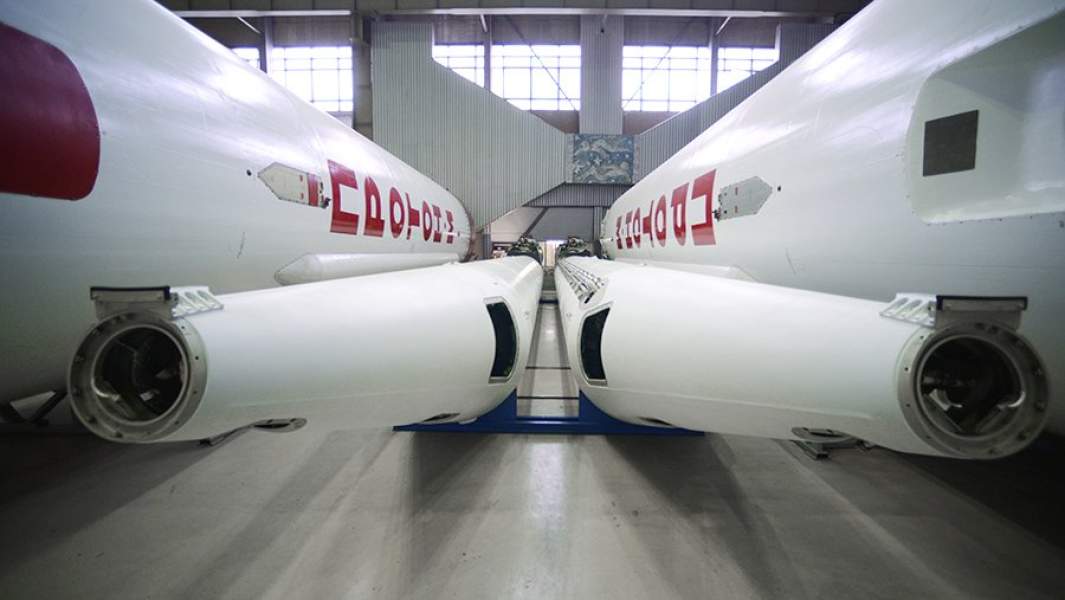 Ракеты-носители «Протон-М» в цехе Государственного космического научно-производственного центра имени М. В. Хруничева
