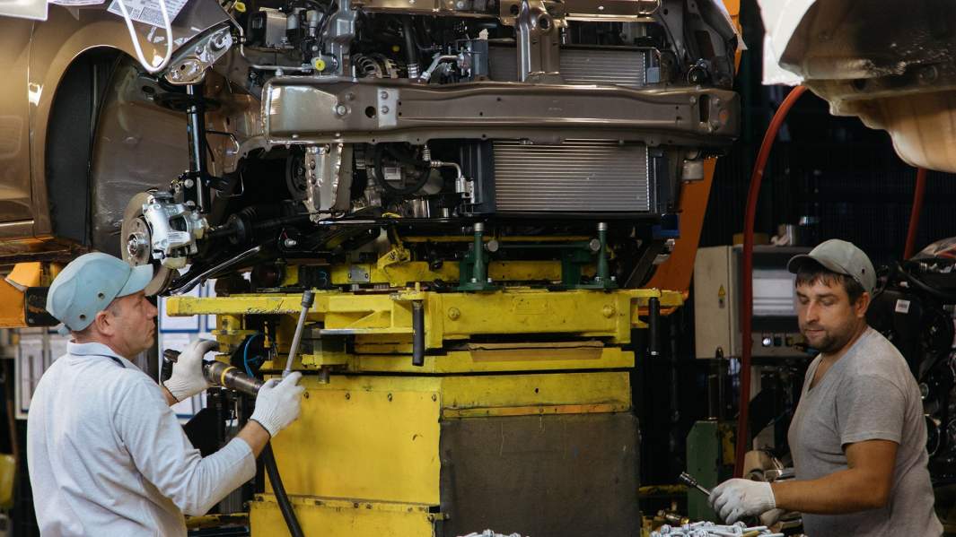 Сборка новых автомобилей на заводе "АвтоВАЗ" в Тольятти