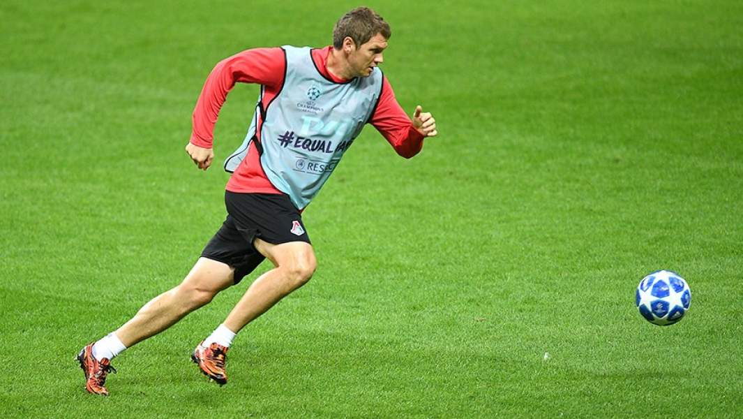 Игрок ФК «Локомотив» Тарас Михалик на тренировке перед матчем группового этапа Лиги чемпионов УЕФА с ФК «Галатасарай». 17 сентября 2018 года