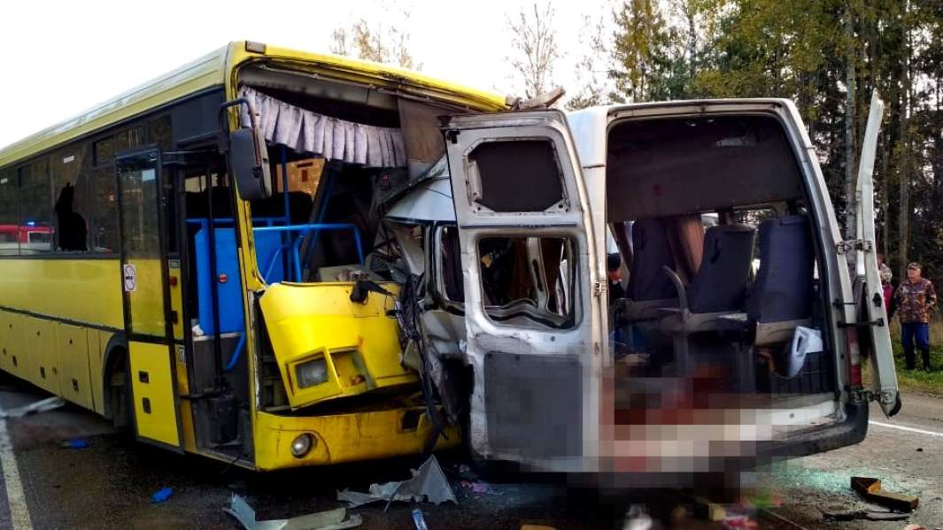 ДТП с участием рейсового автобуса и маршрутного микроавтобуса