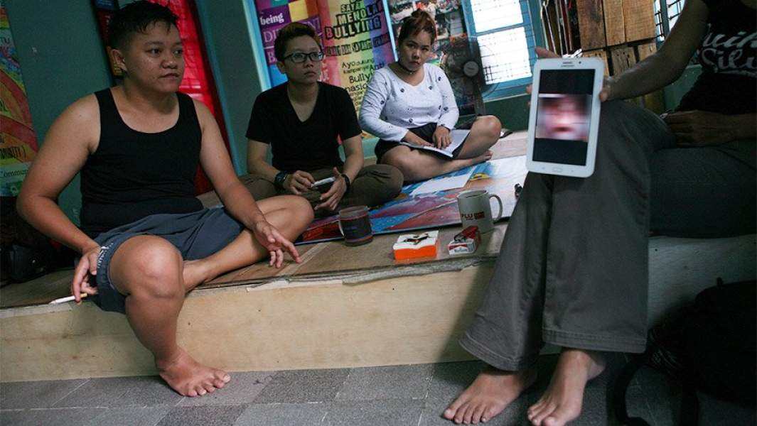 Община трансгендеров в Индонезии