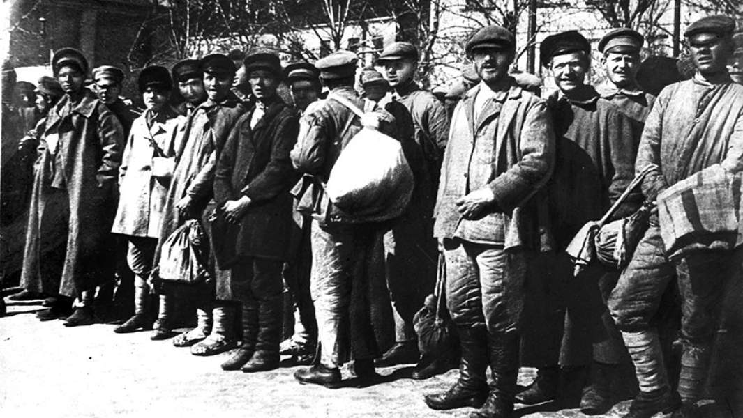 Гражданская война. Крестьянская молодежь, отправляющаяся на защиту Петрограда, 1919 г.