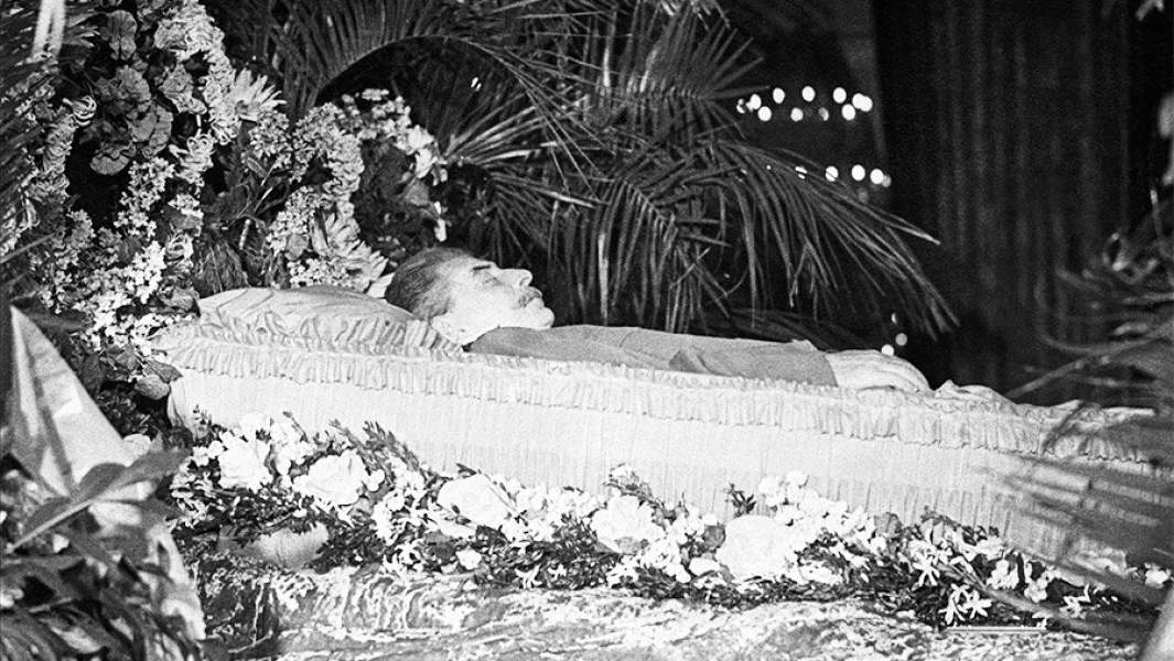 Сталин в гробу