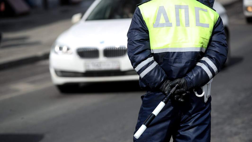 сотрудник ДПС на посту