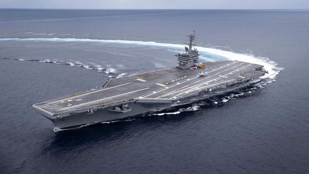 Американский авианосец «Авраам Линкольн»