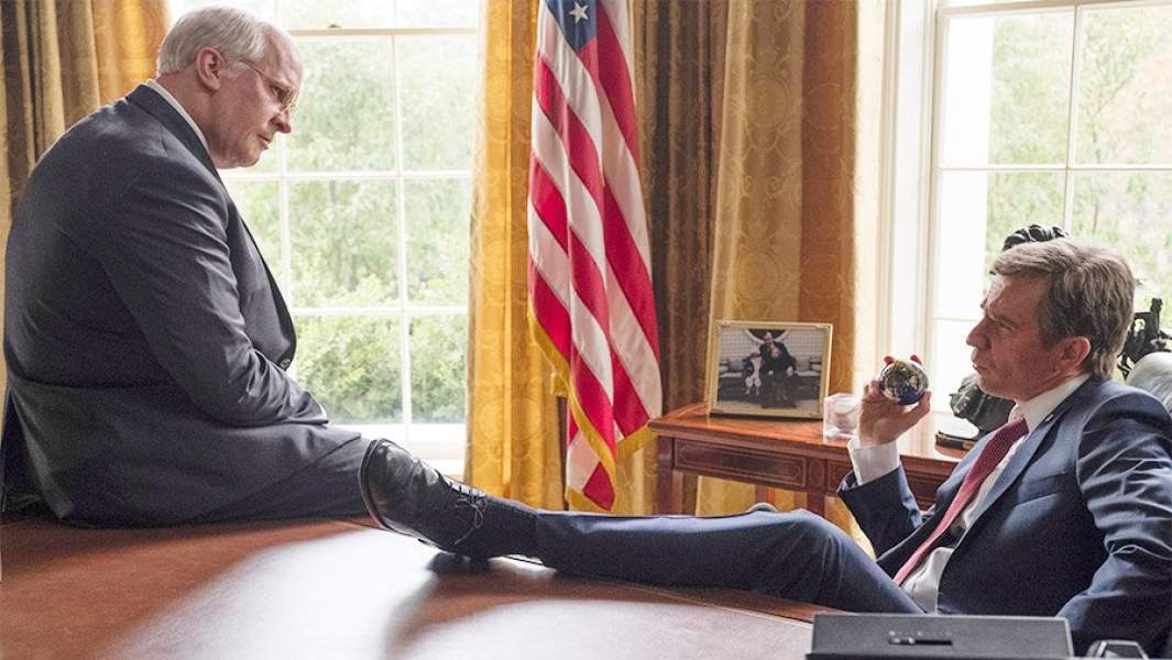 Сэм Рокуэлл в роли Джорджа Буша-младшего в фильме «Власть»