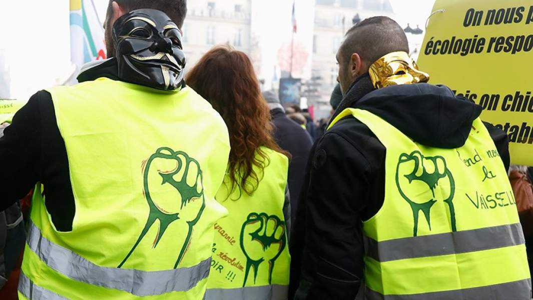 «Желтые жилеты» на акции протеста в Париже 