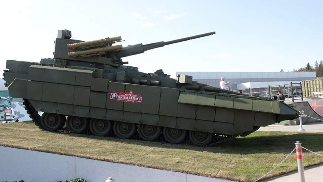 Тяжелая боевая машина пехоты Т-15 на платформе «Армата» с 57-мм пушкой на выставке IV Международного военно-технического форума «Армия-2018»