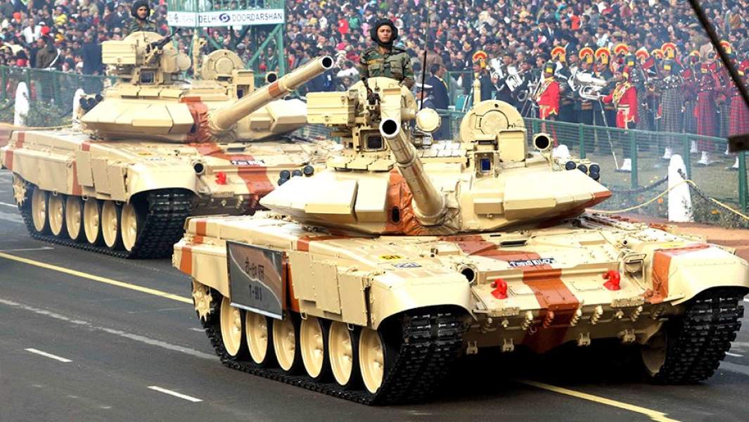 Танки Т-90С «Бхишма» во время парада в Нью-Дели