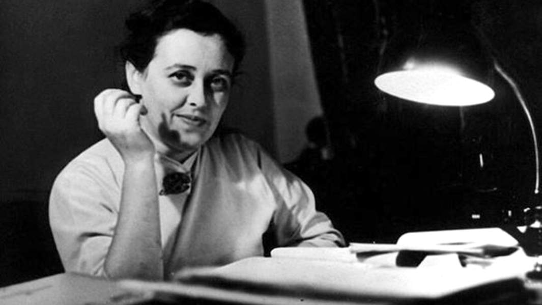 Дина Морисовна Шварц — советский и российский театровед, заслуженный деятель искусств РСФСР