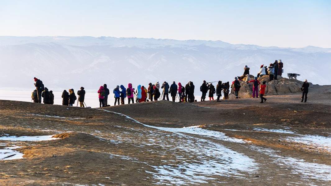 Туристы на озеоре Байкал