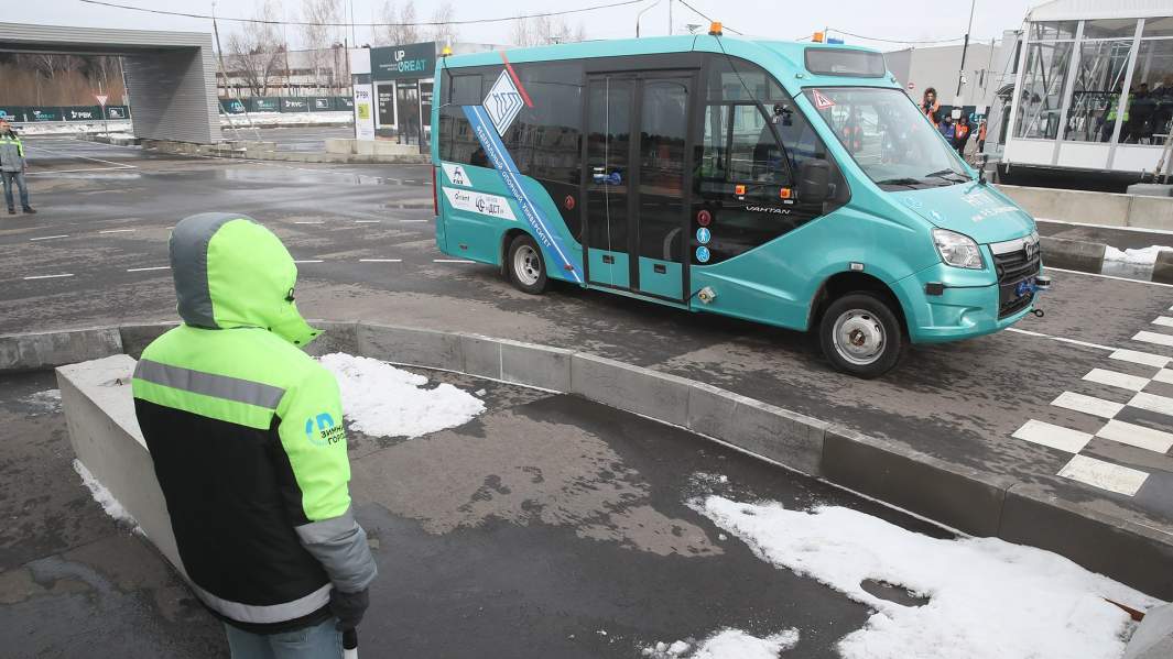Беспилотный автомобиль Новосибирского государственного технического университета во время квалификационных испытаний беспилотных автомобилей в экстремальных климатических условиях в рамках технологического конкурса Up Great «Зимний город»