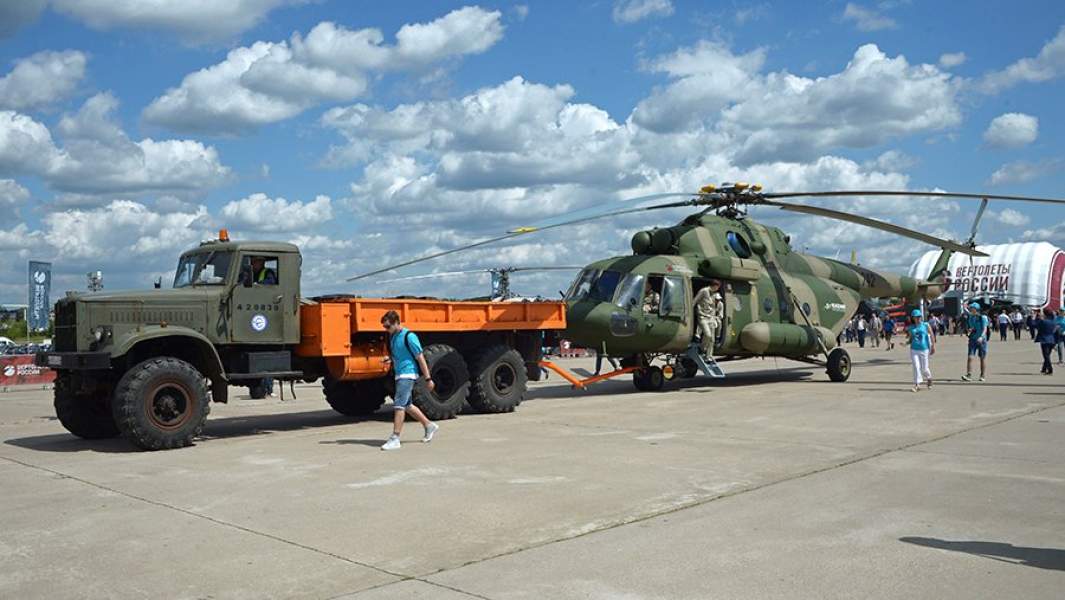 Многоцелевой вертолет Ми-17В-5 на Международном авиационно-космическом салоне МАКС-2017 в Жуковском