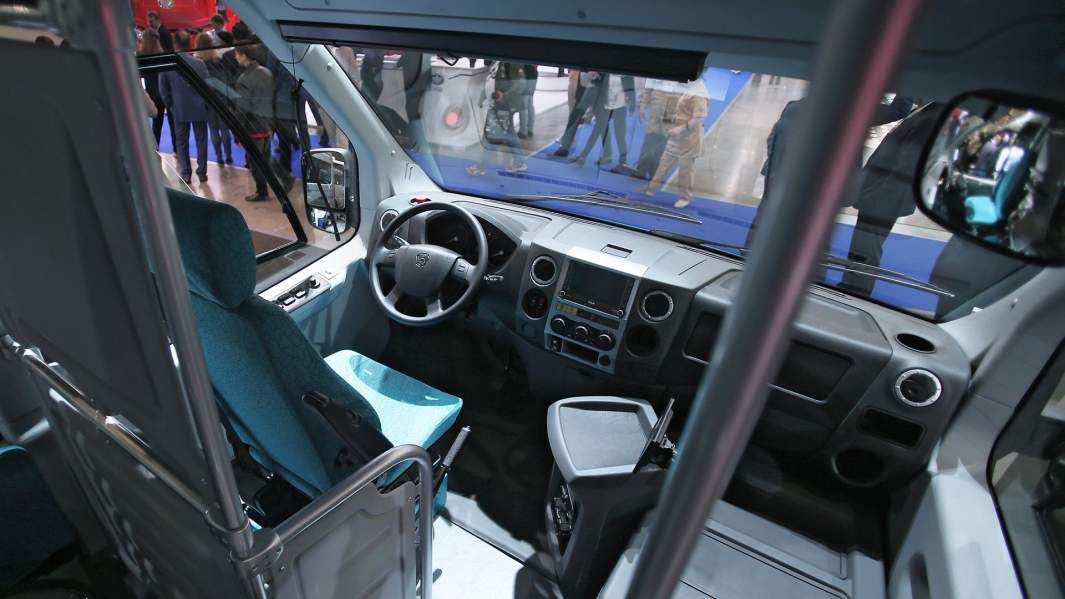 Место водителя электробуса «ГАЗель NEXT», представленного на международной выставке коммерческого автотранспорта «Comtrans 2017» в Москве