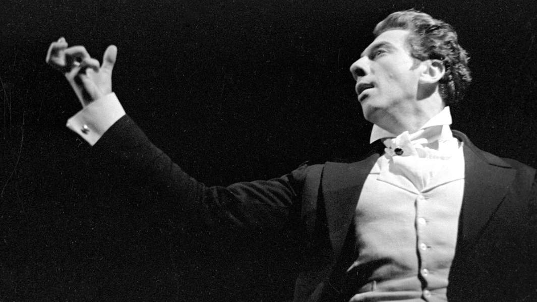 Артист Сергей Юрьевич Юрский в роли Чацкого в спектакле по пьесе А.С. Грибоедова «Горе от ума» в постановке Ленинградского Большого драматического театра имени Горького