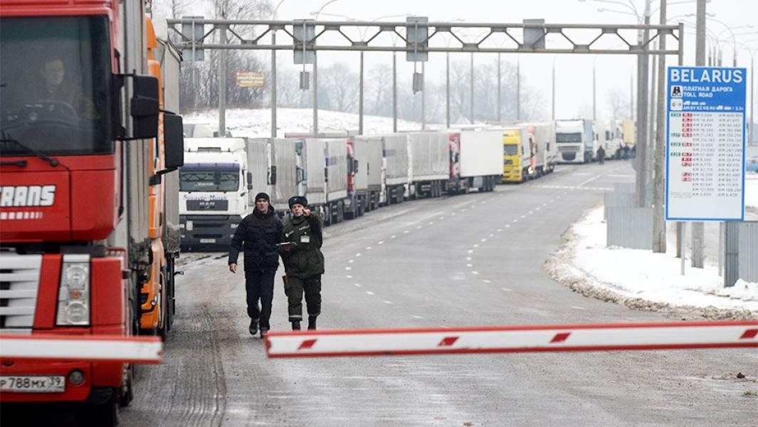 Очередь грузовых автомобилей на белорусско-литовской границе