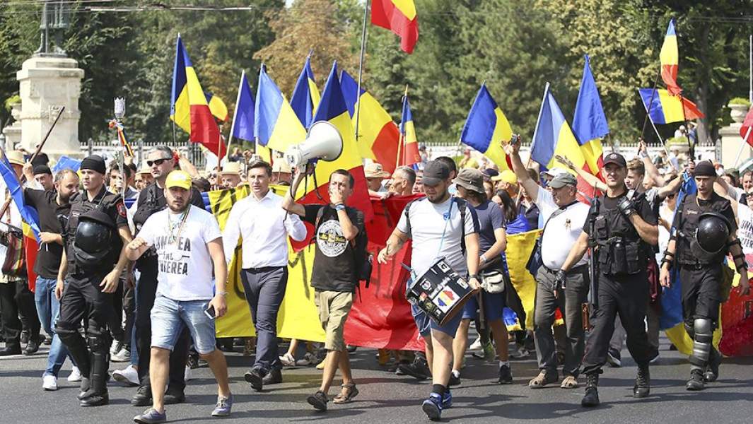 Шествие, посвященное столетию вхождения Молдавии в состав Румынии