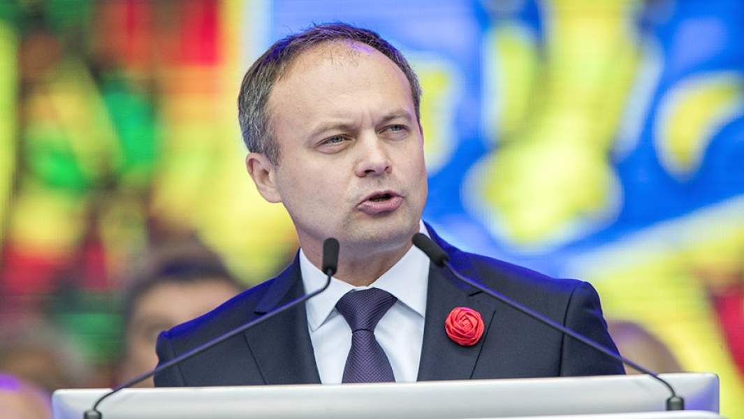 Cпикер молдавского парламента Андриан Канду выступает на съезде Демократической партии Молдавии