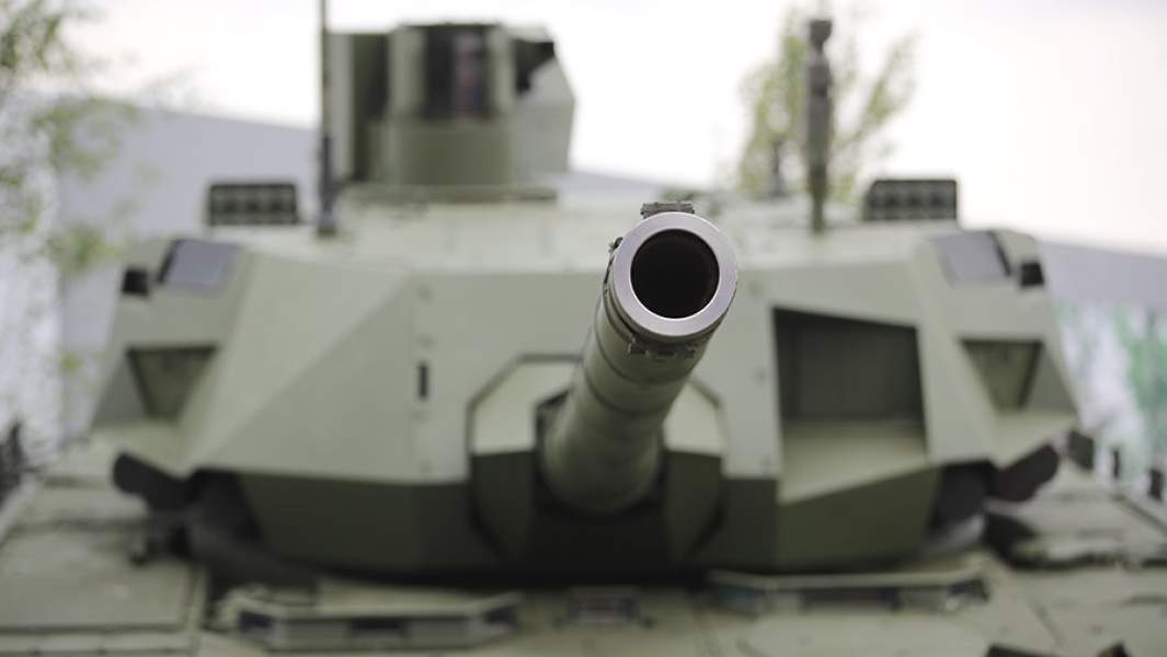 125-миллиметровая пушка 2А82, как заявляют разработчиками, превосходит все существующие танковые орудия в 1,2 раза