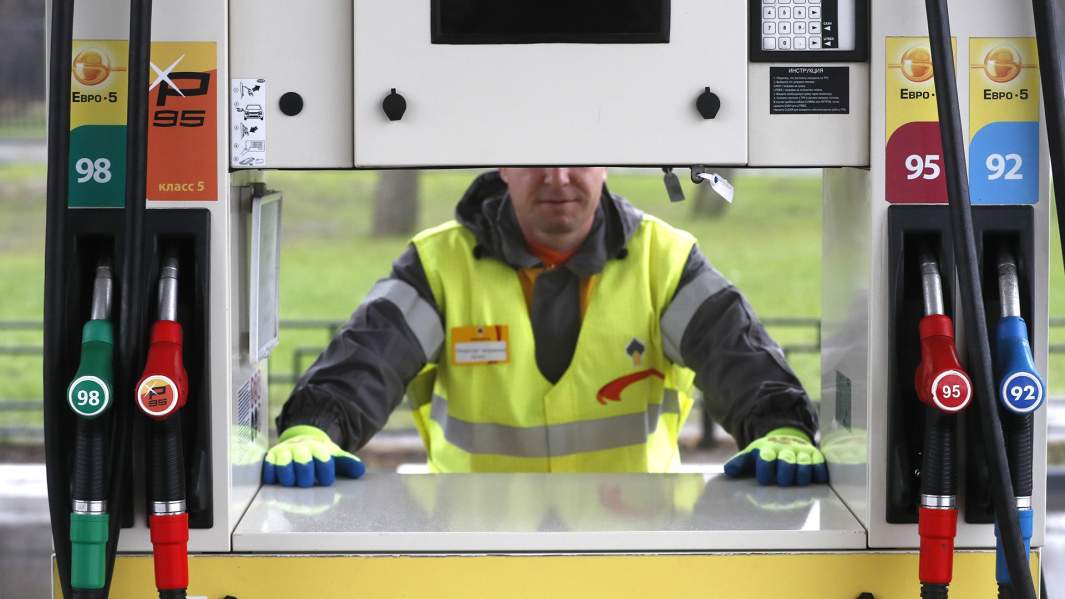 работник заправки 