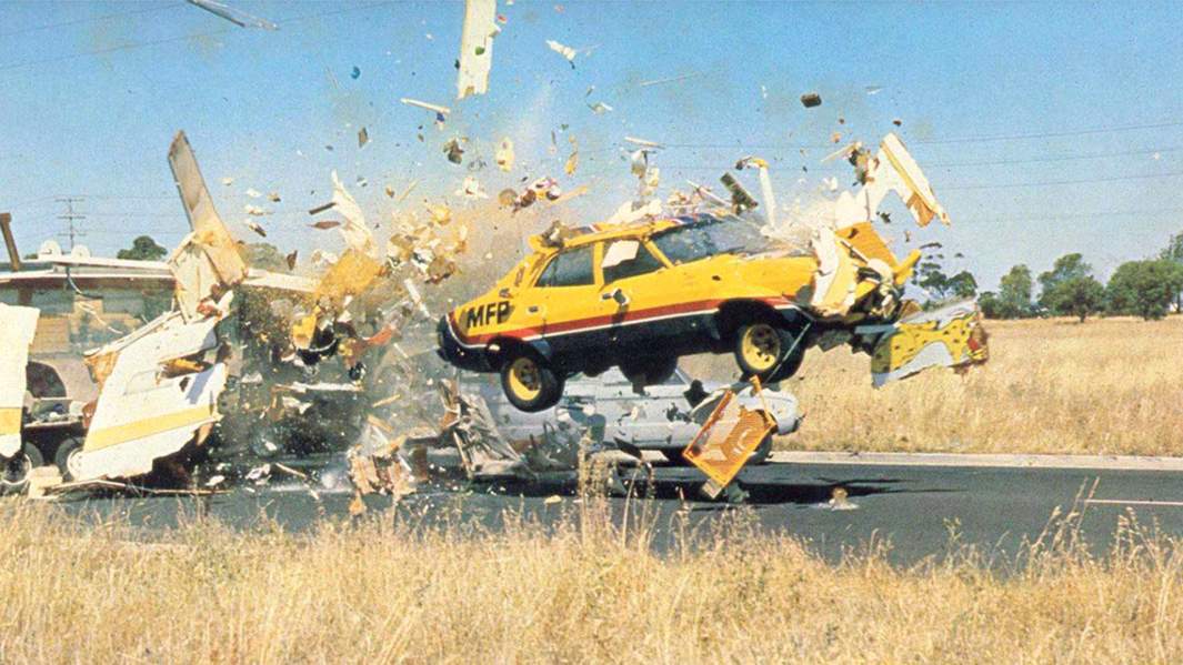 кадр фильма Безумный Макс