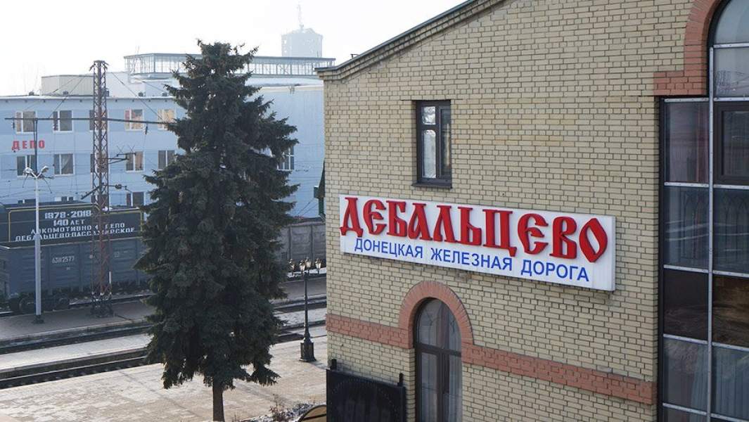 Отреставрированный железнодорожный вокзал Дебальцево