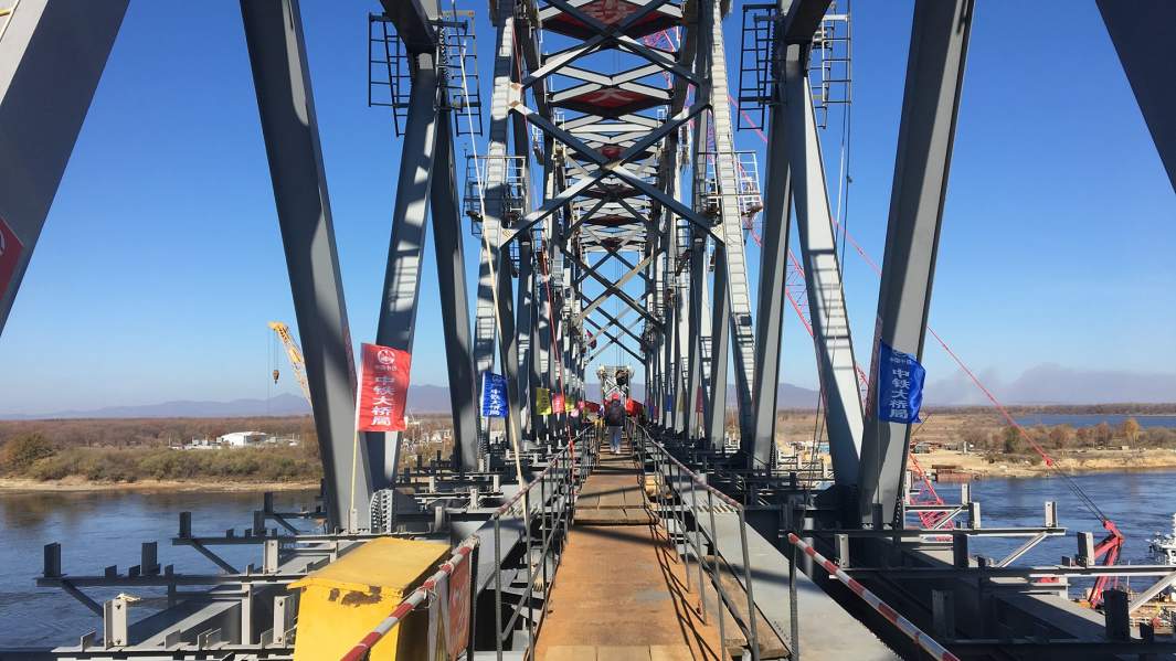 Китайская часть китайско-российского железнодорожного моста, связывающего город Тунцзян и село Нижнеленинское 