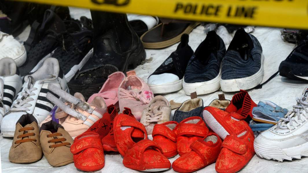 Обувь жертв авиакатастрофы рейса JT 610 авиакомпании Lion Air 