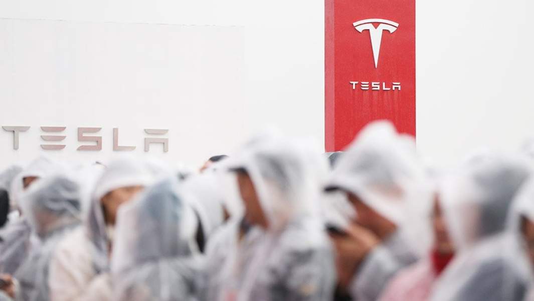 сотрудники Гигафабрики в Шанхае