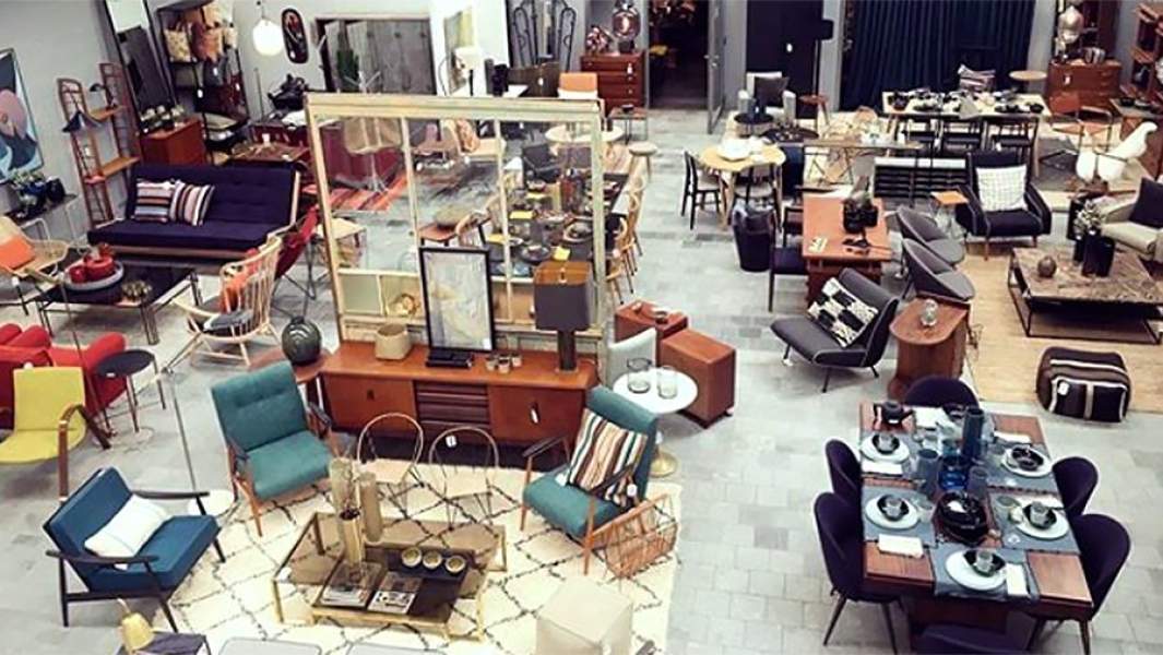 Выставочный зал одного из мебельных своп-бутиков