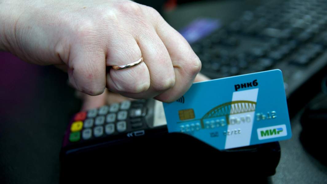 Какие карты принимает алиэкспресс. Оплата картой. Терминал безналичной оплаты. Виза или мастеркард в тайланде. Оплата картой.