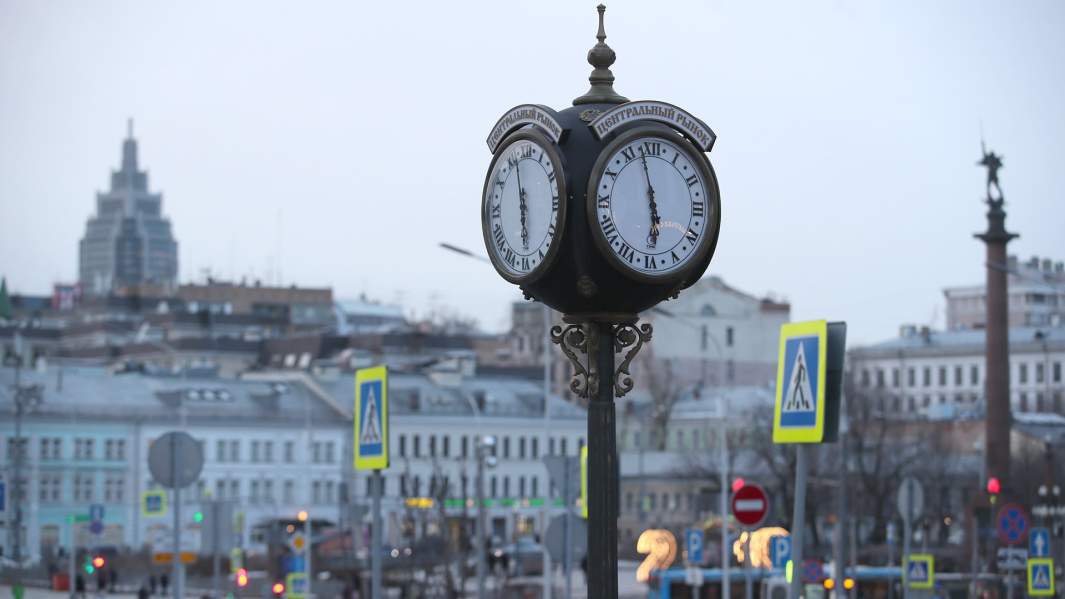 Часы для казака. Тихие часы в Москве 2022. В Москве переводят часы репортаж.
