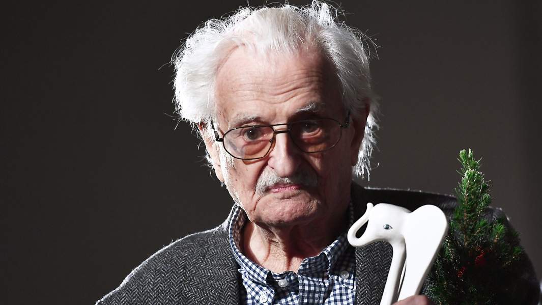 Режиссёр Марлен Хуциев на церемонии вручения национальной премии кинокритики и кинопрессы «Белый слон» в Центральном Доме кинематографистов в Москве