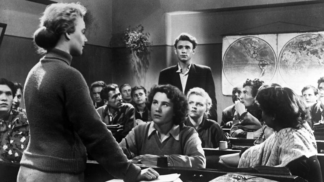 Кадр из художественного фильма «Весна на заречной улице». Одесская киностудия, 1956 год. Украинская ССР. Режиссеры Феликс Миронер и Марлен Хуциев