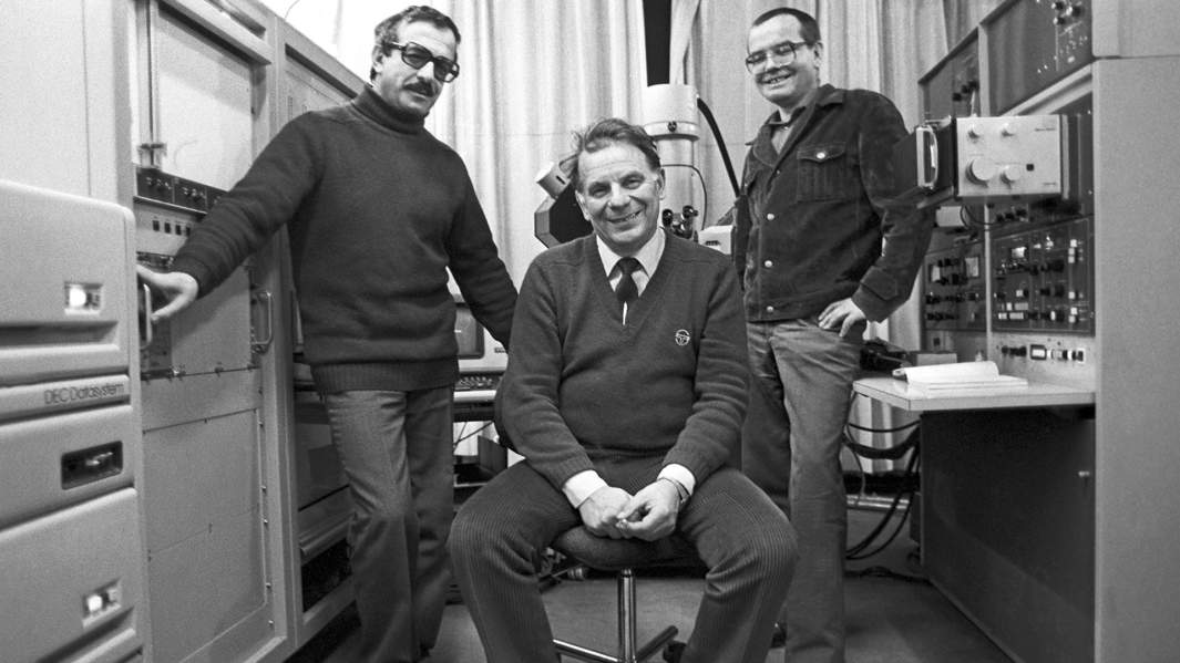 Физико-технический институт имени А.Ф.Иоффе. Сотрудники ФТИ (слева направо): Самуил Конников, Жорес Алферов и Алексей Гореленок