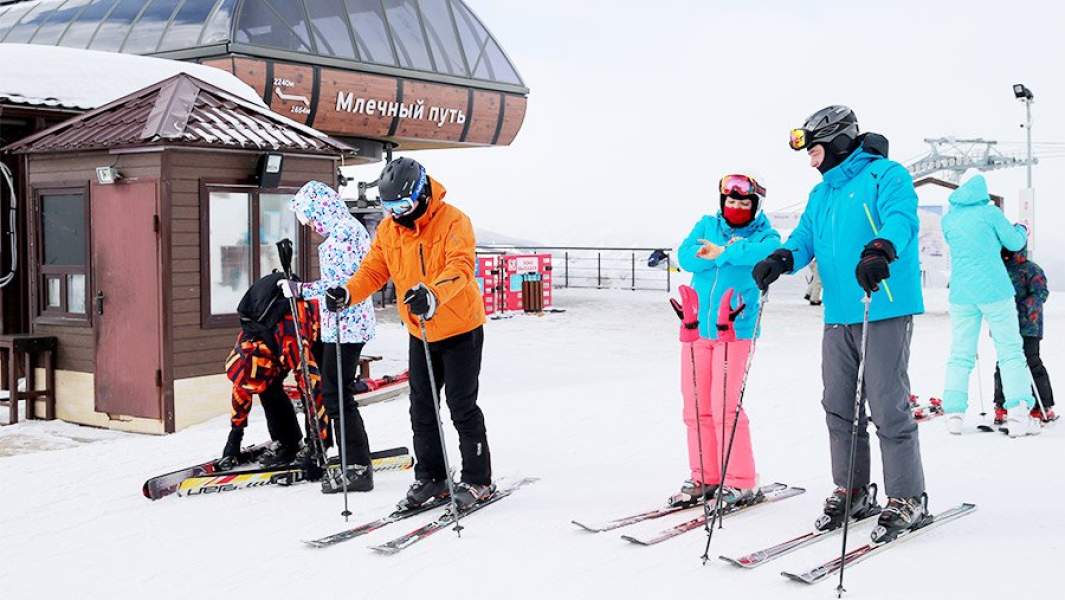 Отдыхающие на горнолыжном курорте "Архыз"