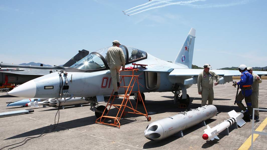 Учебно-боевой самолет Як-130 ВВС РФ 
